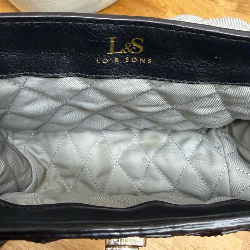 Lo & Sons The Claremont Black Leather Crossbody Camera Bag Gold Turn-Lock - Picture 6 of 9